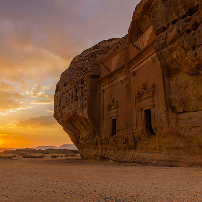 مغامرات وأنشطة سياحية ساحرة لزوار مدائن صالح بالسعودية - المصدر استكشف العلا
