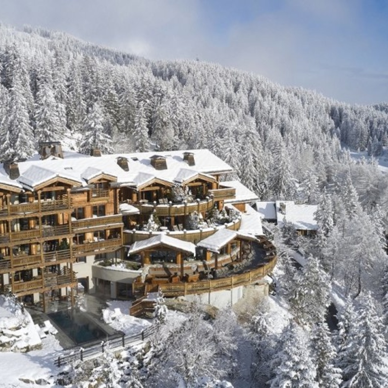 في موسم الثلوج ربما تكون سويسرا هي الوجهة الأكثر ارتباطًا بالسياحة المترفة