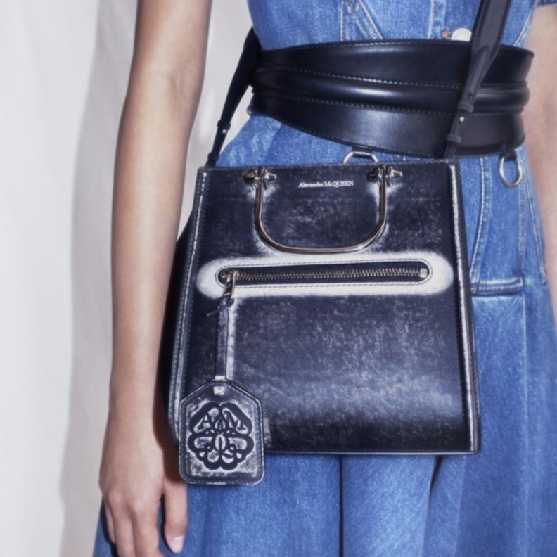 حقائب Alexander McQueen لموسم ربيع  وصيف 2021 