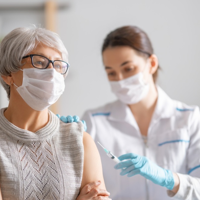 3 اطعمة يجب ان لا تأكلها قبل تلقي لقاح فيروس كورونا