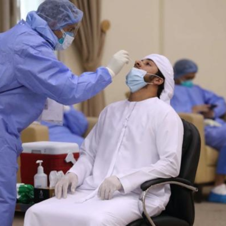 الإمارات تسجل 2105 إصابات جديدة بفيروس كورونا