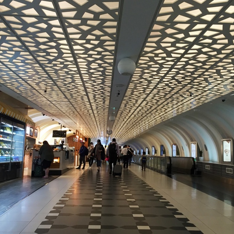 "القائمة الخضراء" المحدثة للمسافرين القادمين إلى أبوظبي