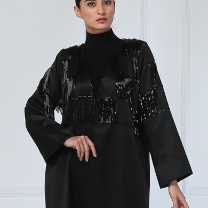 أناقة الأسود الكلاسيكي بأسلوب فاخر مع الأحجار البراقة من تصميم Bosheya collection