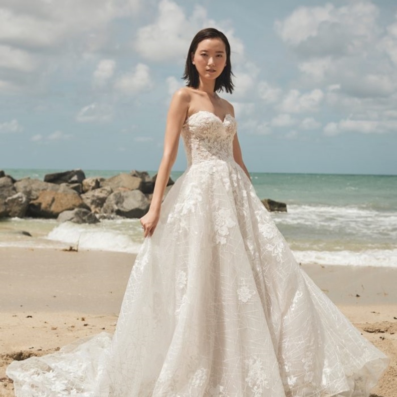  فساتين زفاف ماغي سوتيرو بقصة منفوشة