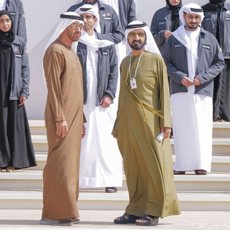 الشيخ محمد بن راشد آل مكتوم والشيخ محمد بن زايد آل نهيان يكرمون فريق مسبار الأمل