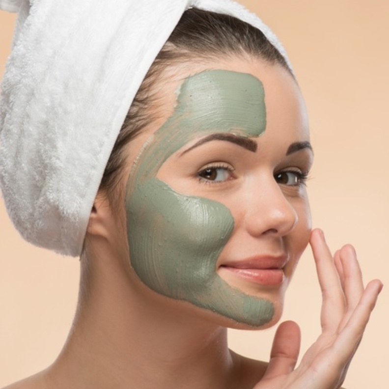  فوائد الطين الاخضر للتخلص من حب الشباب