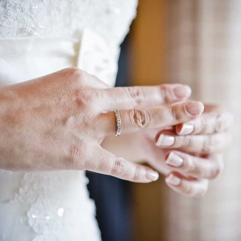 حماة تكذب على ضيوف حفل الزفاف لإلغاء الحفل.. والسبب !