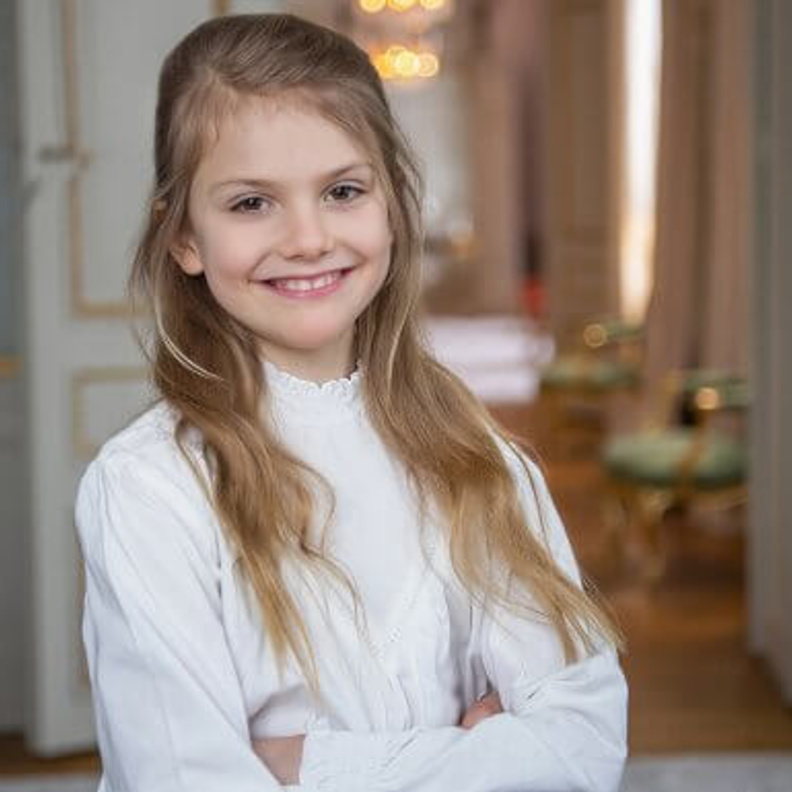 شاهدوا صور رسمية جديدة للأميرة استيل بمناسبة عيد ميلادها التاسع