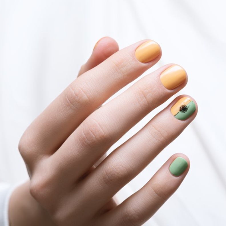  رسومات اظافر عصرية باللون الاصفر لربيع وصيف 2021