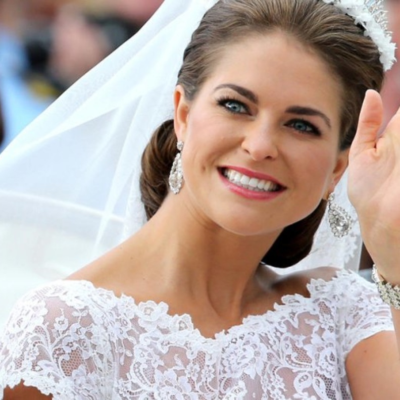 الأميرة مادلين ترتدي إسوارةThe Bernadotte Diamond Bracelet في حفل زفافها