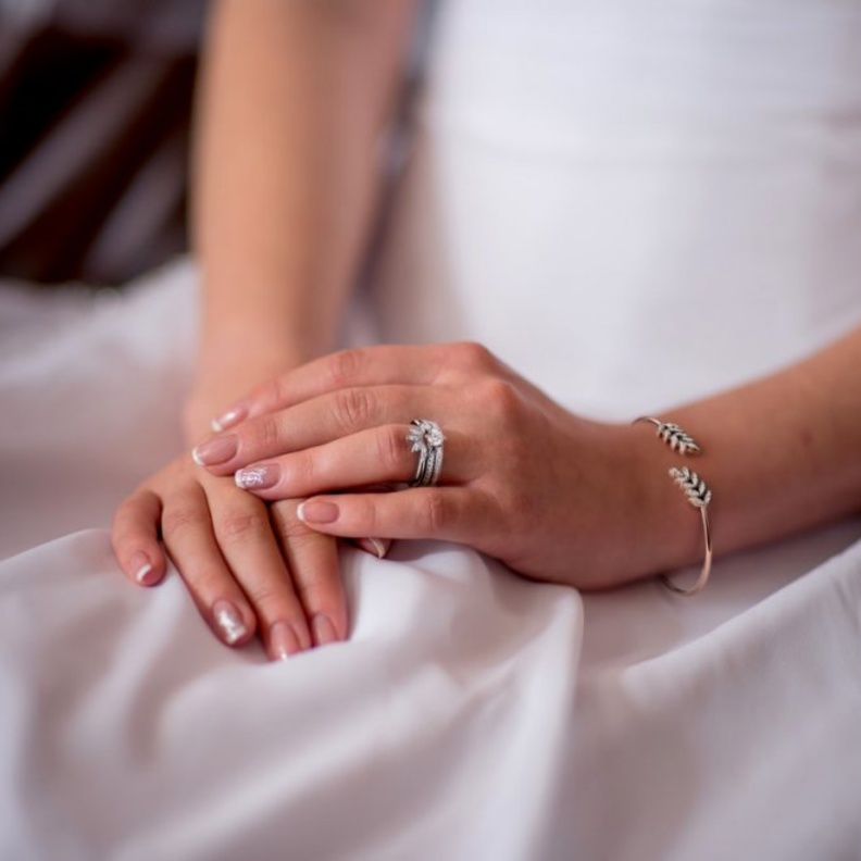  ثلث النساء غير راضيات عن خيار شريك الحياة في خاتم الخطبة