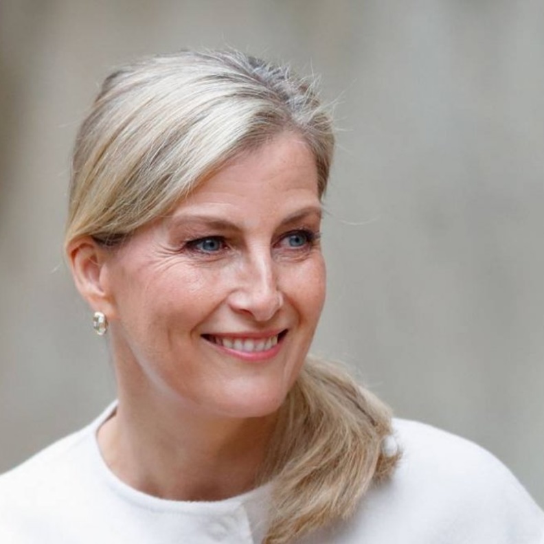 كونتيسة وسكس الراعية الملكية لكلية الأزياء في لندن