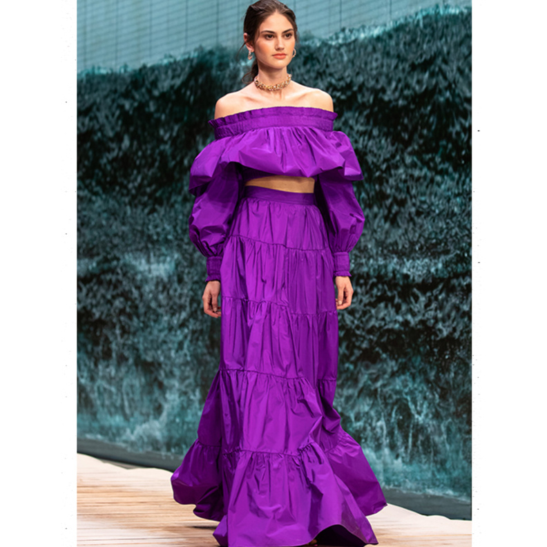 تنسيق تصاميم مكشوفة الاكتاف مع التنانير الواسعة من Ralph And Russo