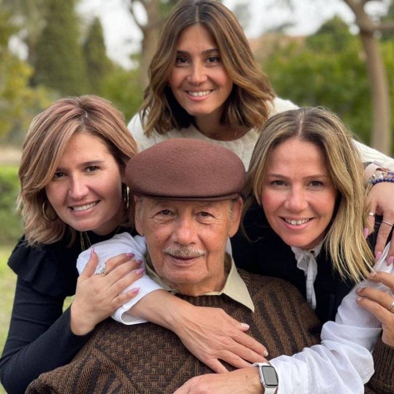 هنا شيحة واسرتها