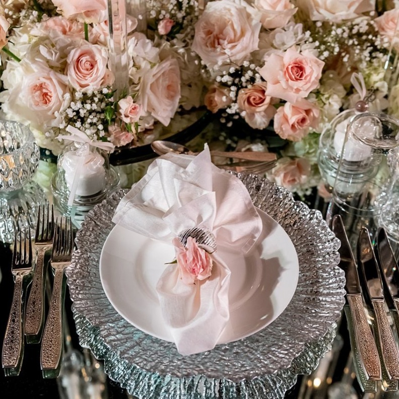 افكار ثيمات زواج باللون الزهري من تنفيذ Jam Wedding Planner