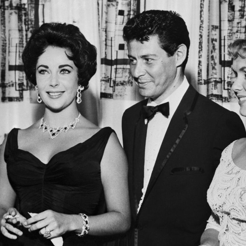  عشقت اليزابيث تايلور تلقي هدايا المجوهرات