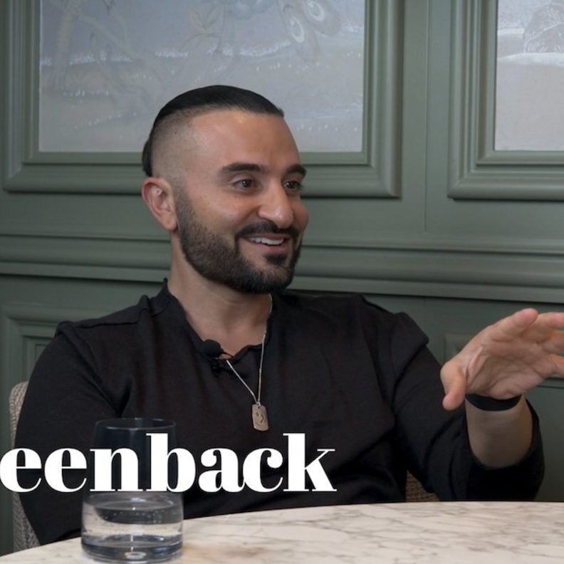 مقدم البرامج الإذاعي الأفضل في دبي كريس فيد يحصل على التأشيرة الذهبية