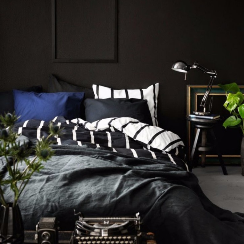 غرفة نوم مودرن بديكور فريد ولون أسود مميز