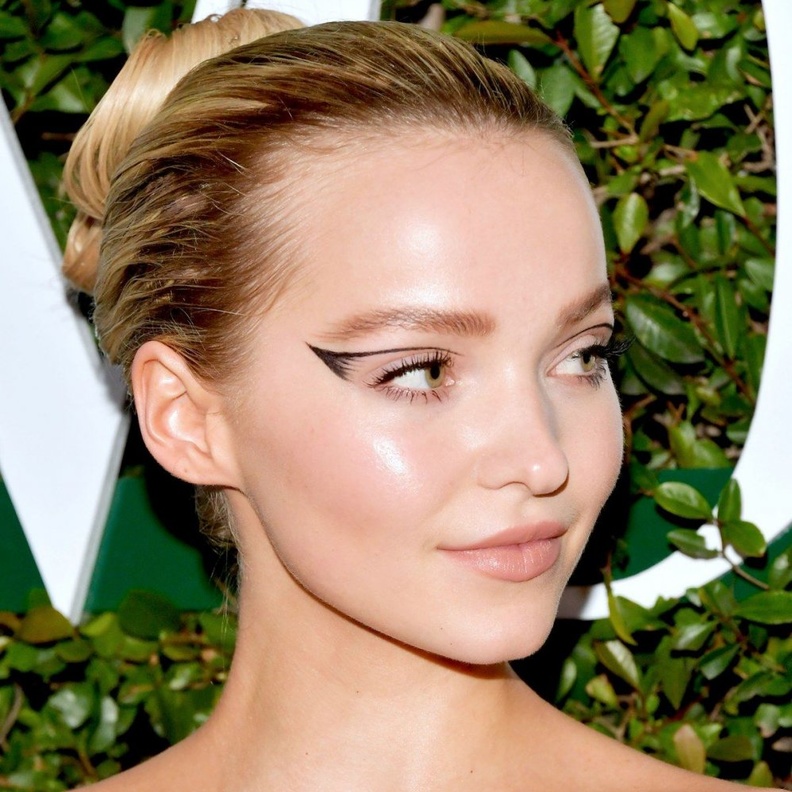 دوف كاميرون Dove Cameron