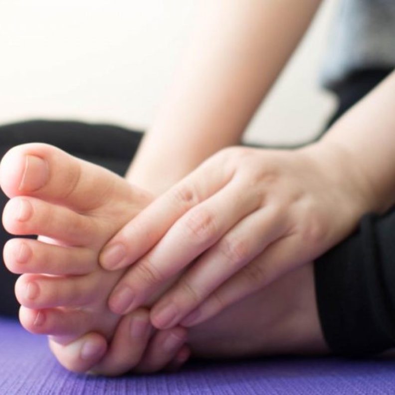  هل تورم اصابع القدم دليل على الاصابة بفيروس كورونا الجديد