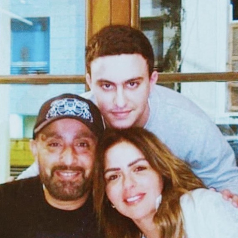 أحمد السقا وأسرته