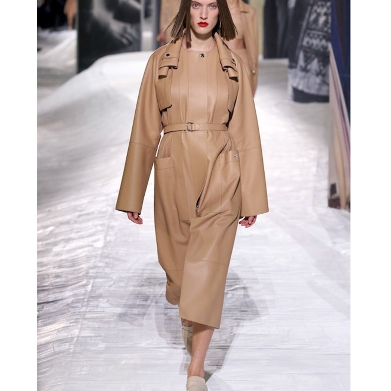  ترانشكوت باللون البيج من Alexandre Vauthier