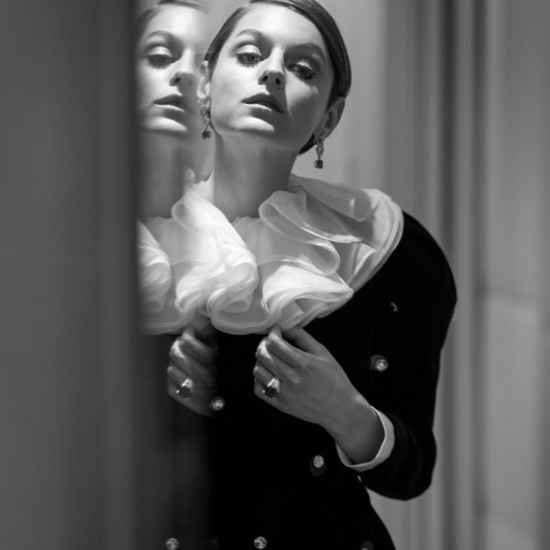 بدون سجادة حمراء.. كيف احتفل نجوم The Crown الفائزين بجوائز الجولدن جلوب؟