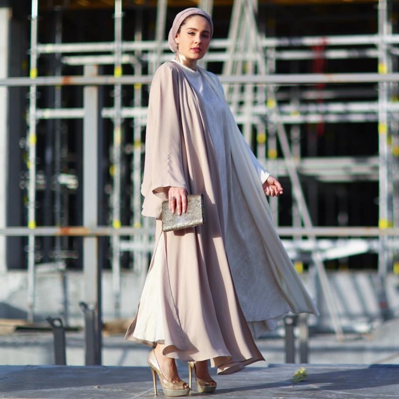 موديلات عبايات خليجية للعروس من آسيا عاكف