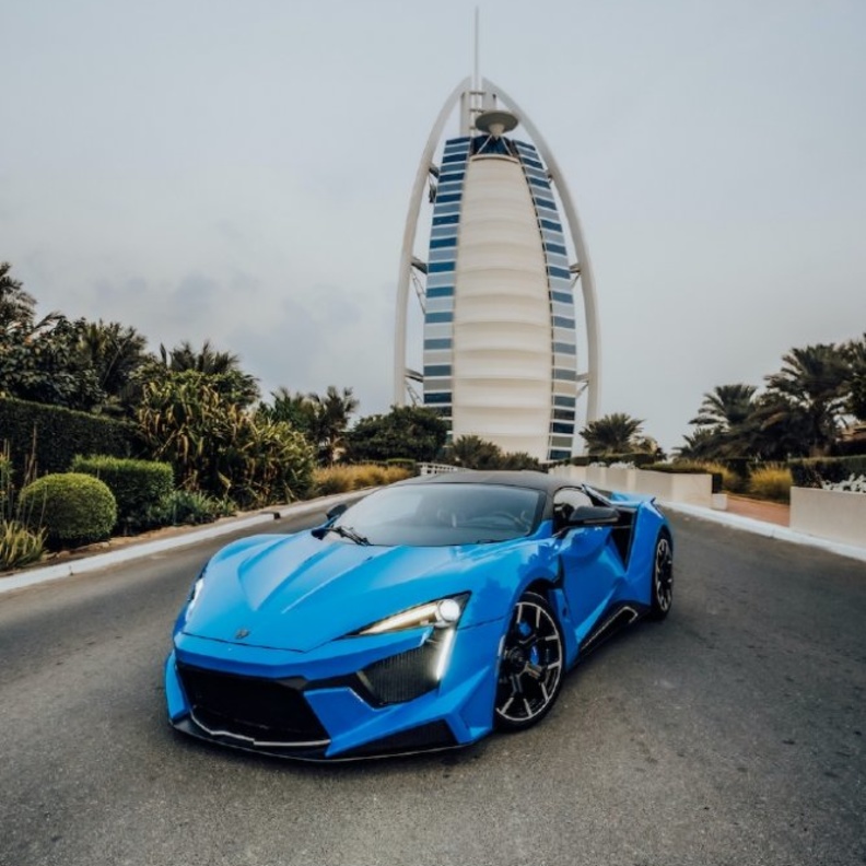 سيارة فينير سوبر سبورت الرياضية من شركة دبليو موتورز