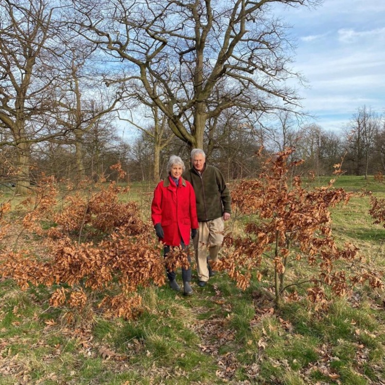 ابن عم ملكة بريطانيا وزوجته يشاركان في تحدي مشي 11 ألف خطوة