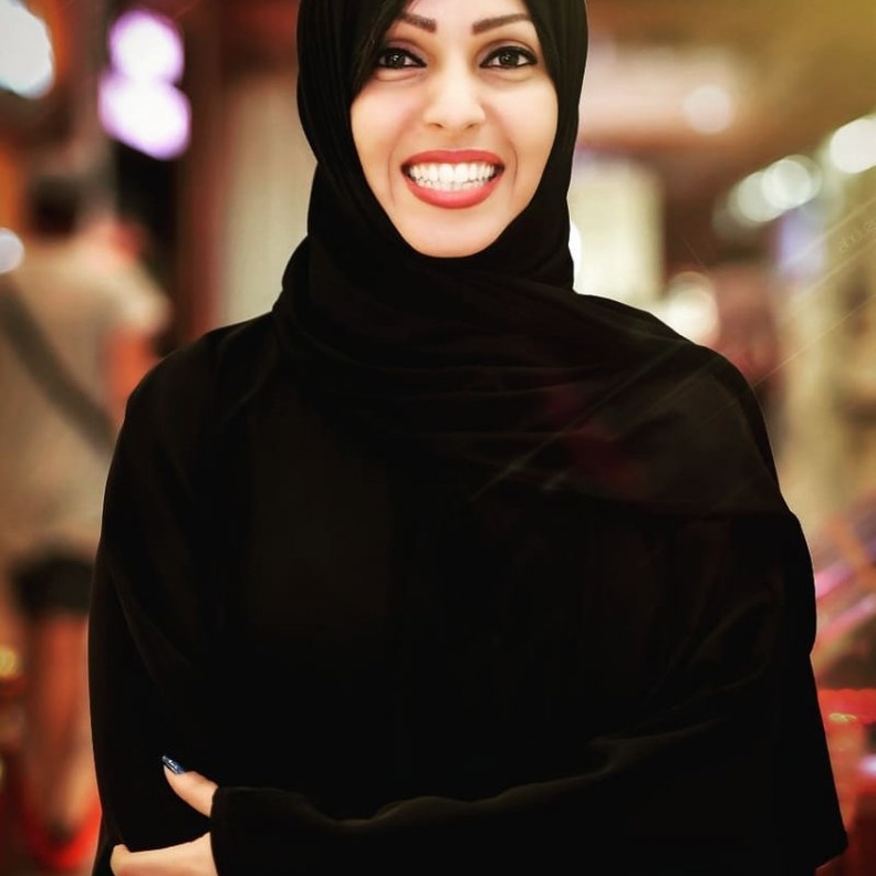 الفنانة الإماراتية الموهوبة إيمان الهاشمي.. إبداع موسيقي بمواصفات عالمية
