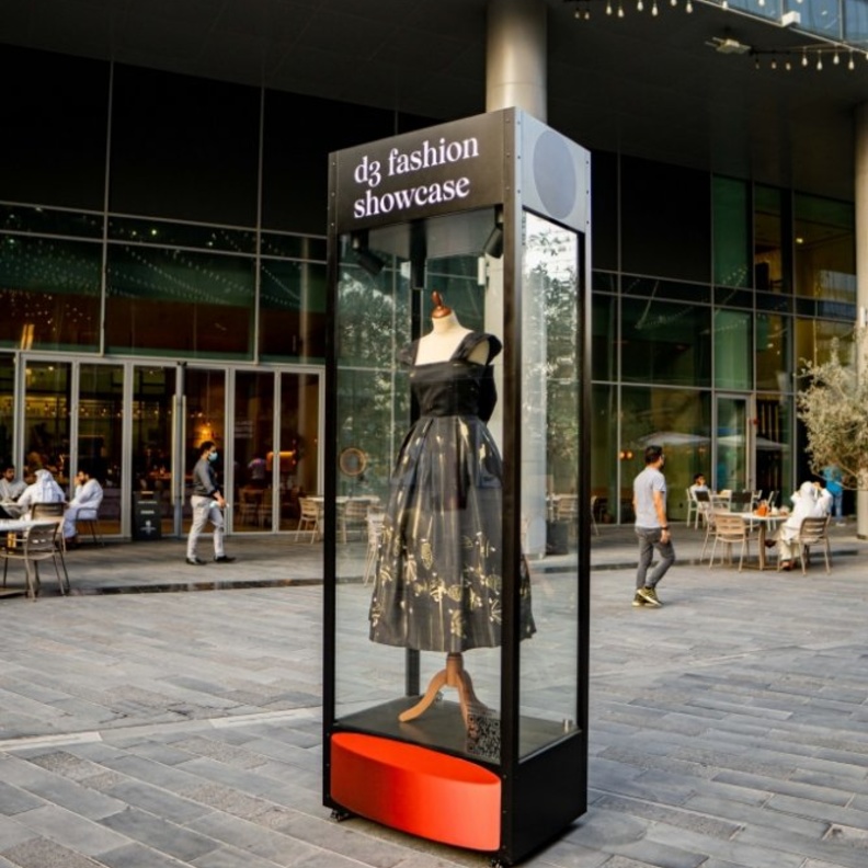 حيّ دبي للتصميم يسلط الضوء على المواهب في معرض _فاشن شوكيس_ للأزياء