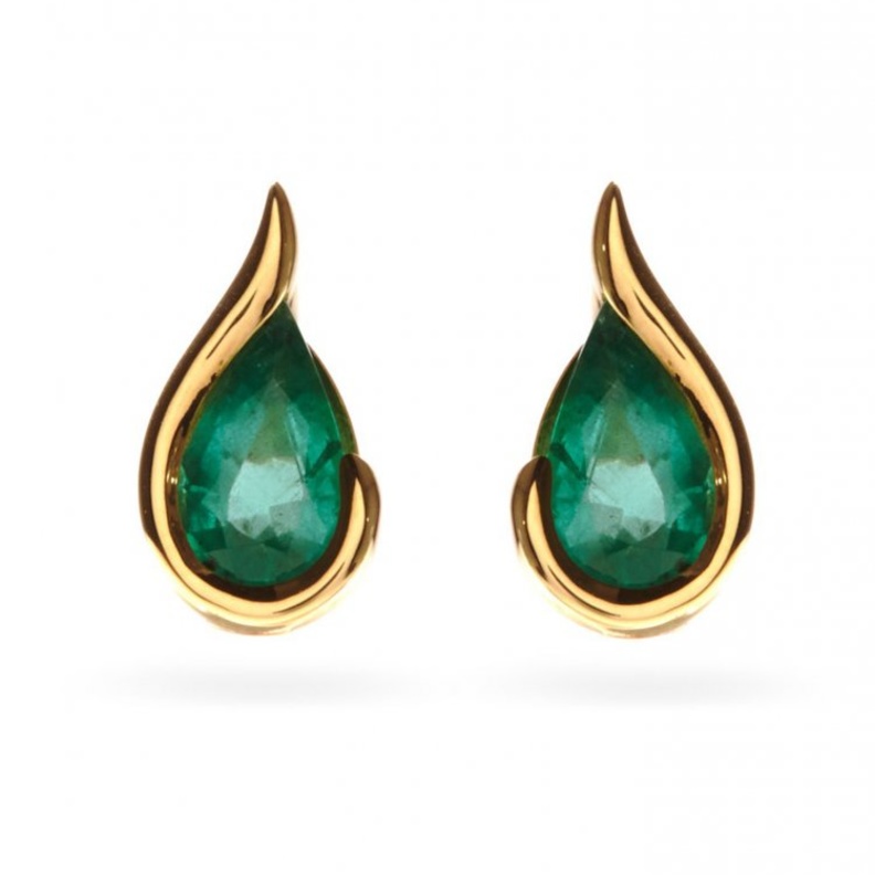 أقراط من فيرناندو خورخيهFernando Jorge