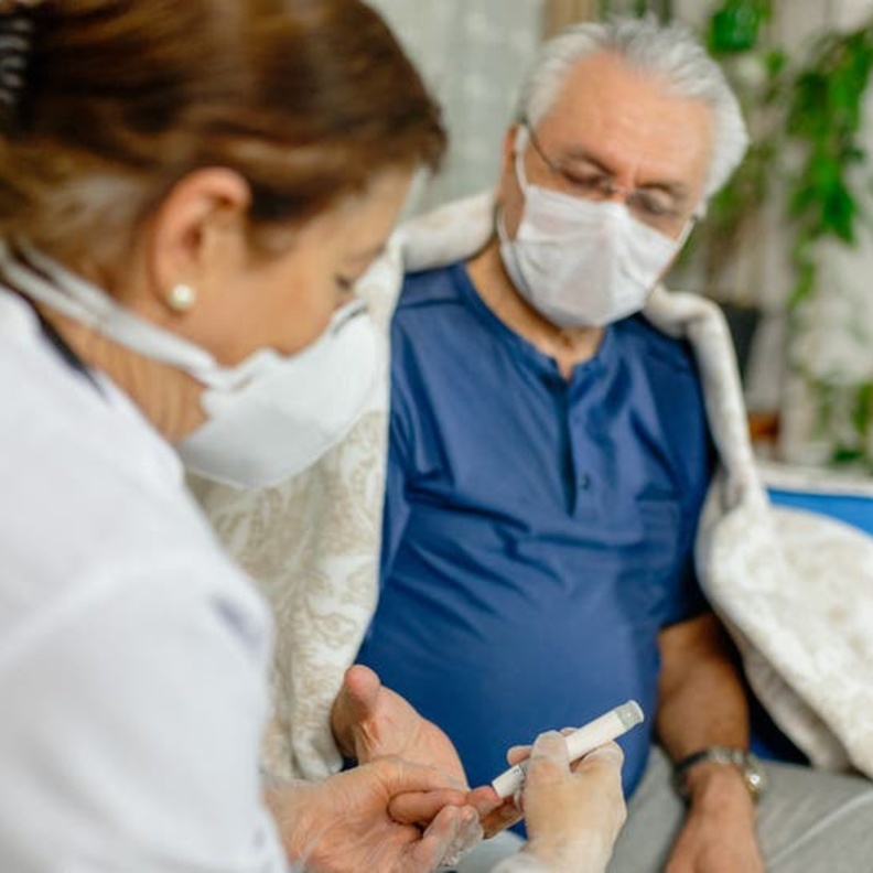 هل يمكن أخذ الجرعة الثانية من اللقاح من إنتاج شركة أخرى؟