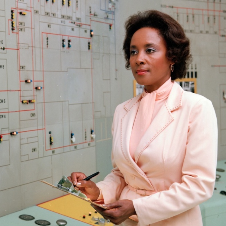  آني إيسلي Annie Easley