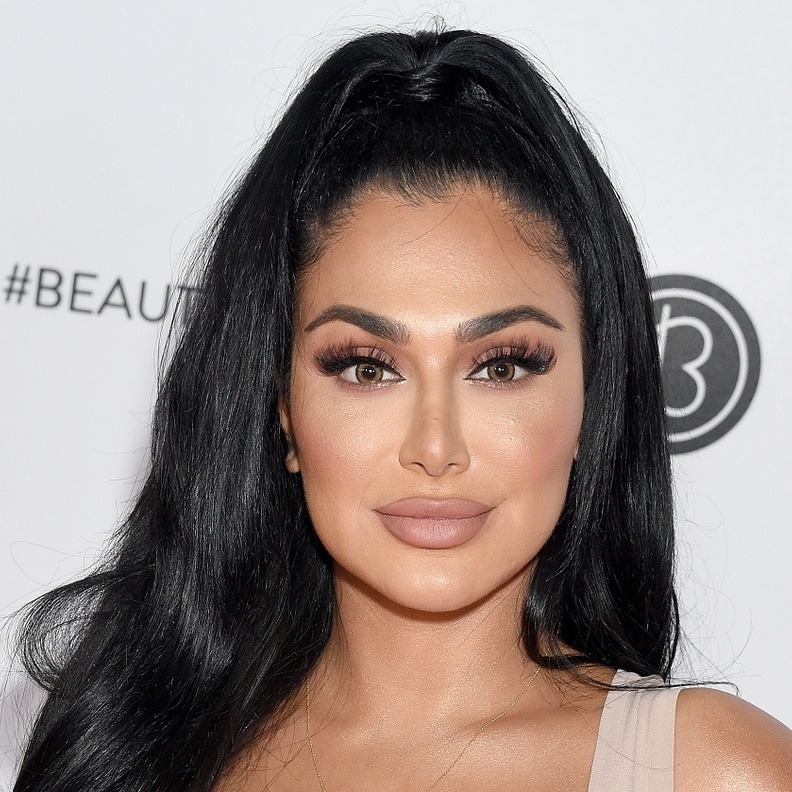 أشهر خبيرات التجميل العرب تزامنا مع يوم المرأة العالمي 2021