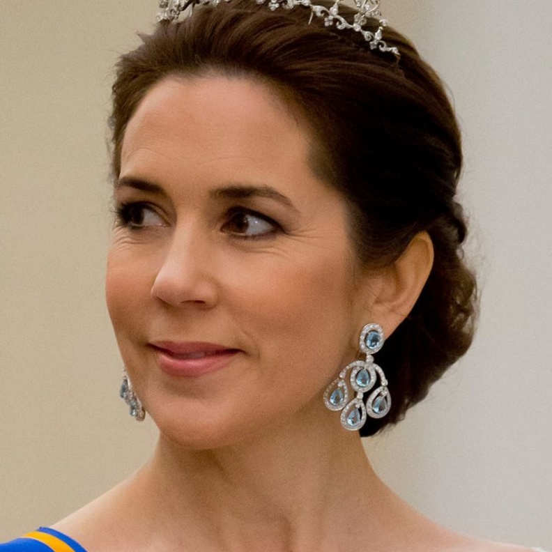 الأميرة ماري ترتدي أقراط Aquamarine Girandole