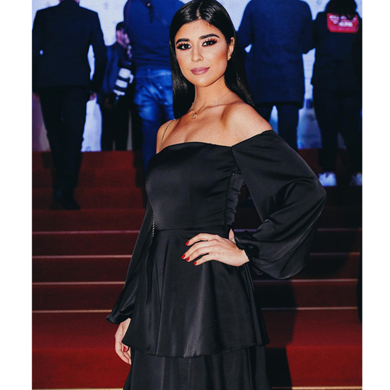 اطلالات راقية باللون الاسود مع فساتين السهرة مستوحاة من زينة مكي