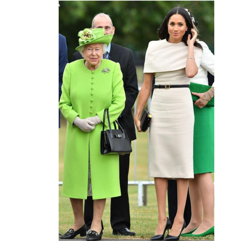 إختارت باللون الأبيض من جيفانشي فيما أطلت الملكة اللون الأخضر