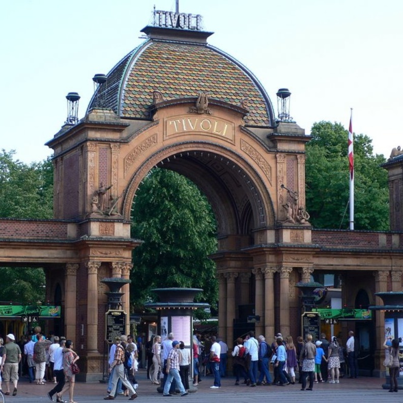 حدائق تيفولي من أجمل مناطق السياحة في كوبنهاجن بواسطة Heather Cowper