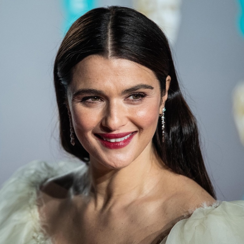  ألوان أحمر الشفاه بدرجات الأحمر الأنثوية