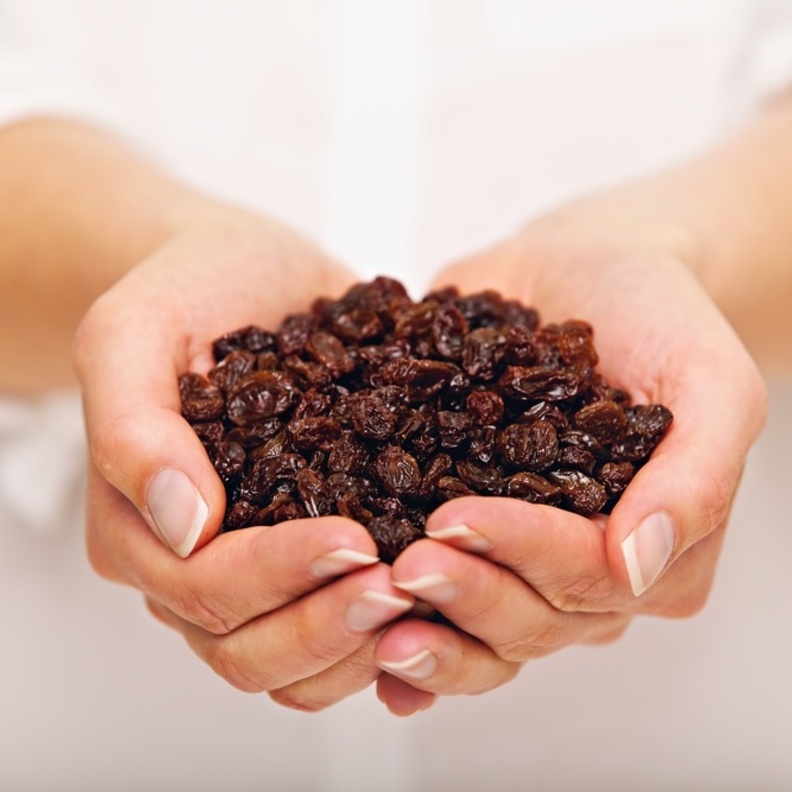  ما هي فوائد تناول الزبيب المنقوع