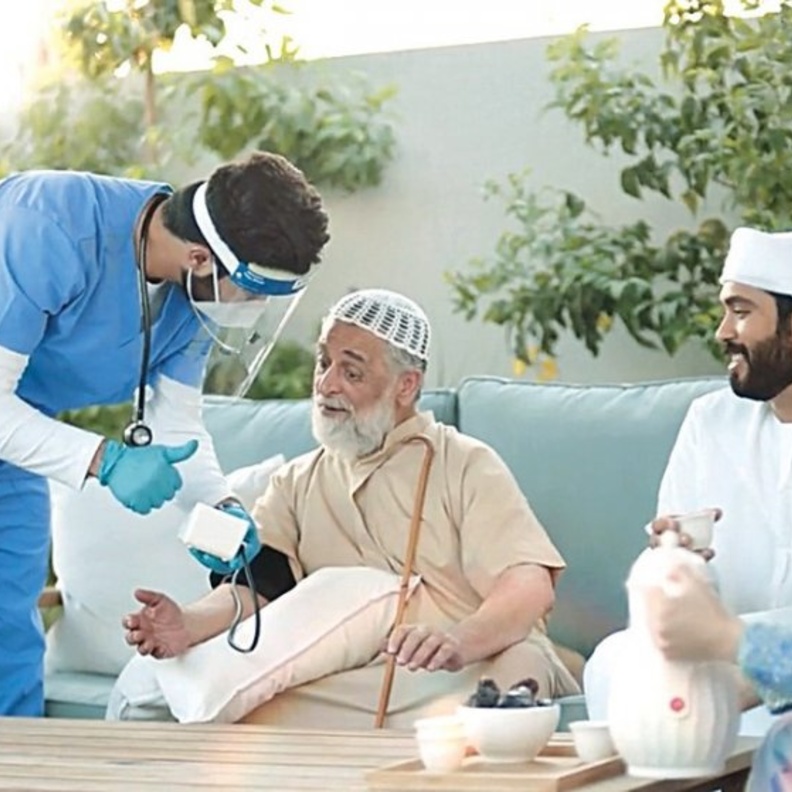 سيارة إسعاف مخصصة لتطعيم كبار المواطنين وأصحاب الهمم منزليا