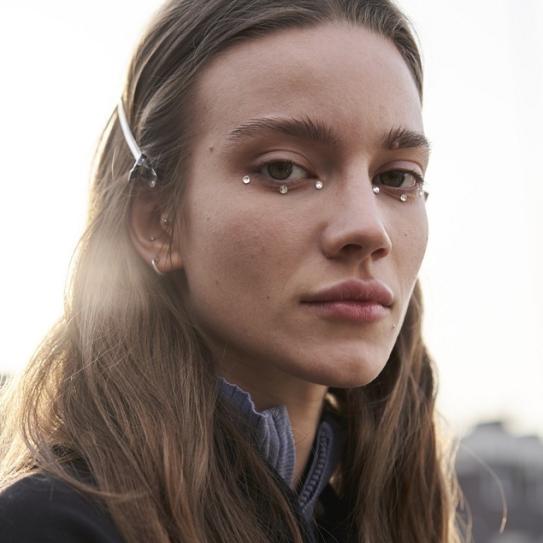 صيحات خريف 2021 الجمالية مع الستراس الملفت من دار Courreges 2021