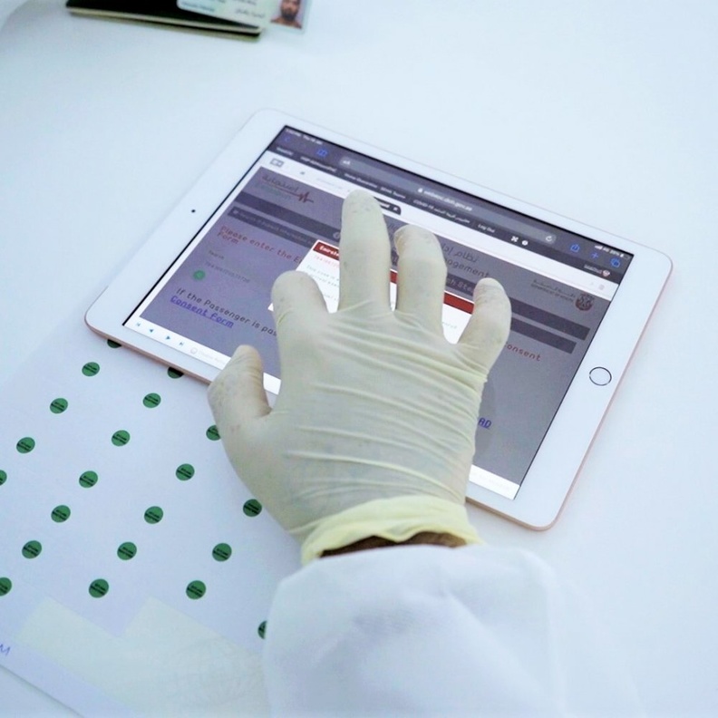 خدمة فحص PCR الفوري الجديد في مطار أبوظبي