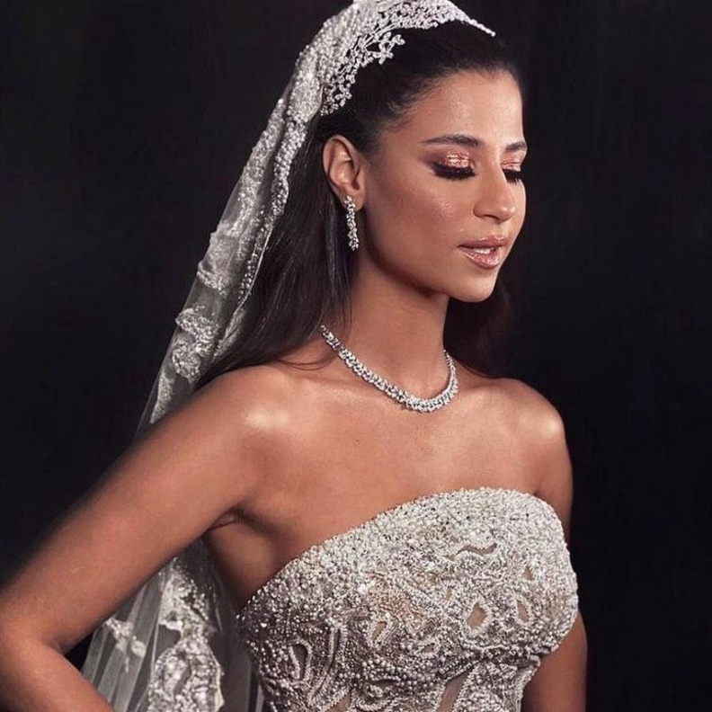 دينا داش شقيقة الفنان الشاب أحمد داش في يوم زفافها