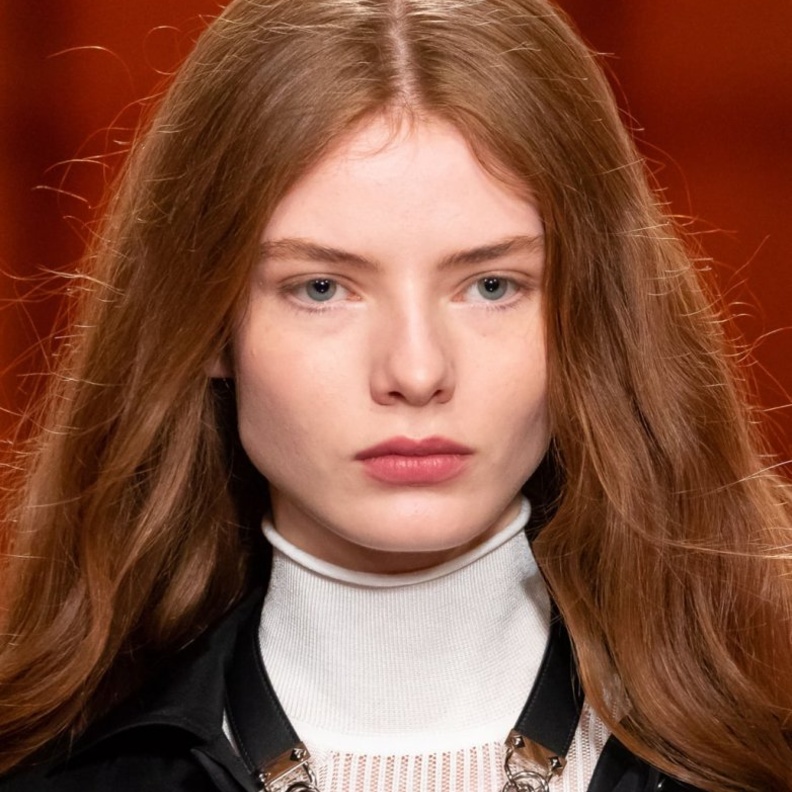 صيحات جمالية بارزة في أسبوع باريس للموضة في خريف 2021