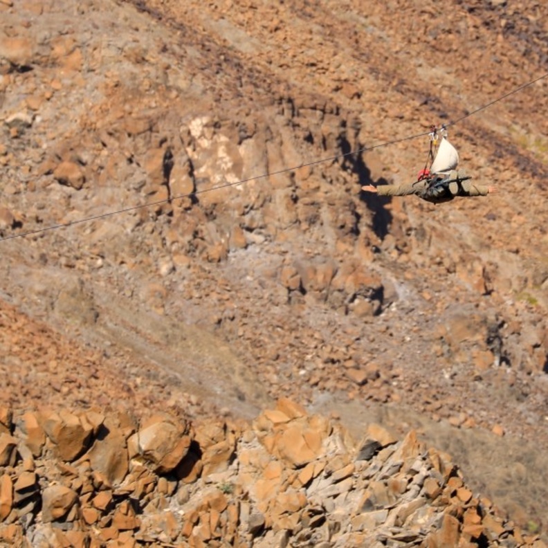 تجربة زيبلاين العلا الساحرة وسط أحضان العلا