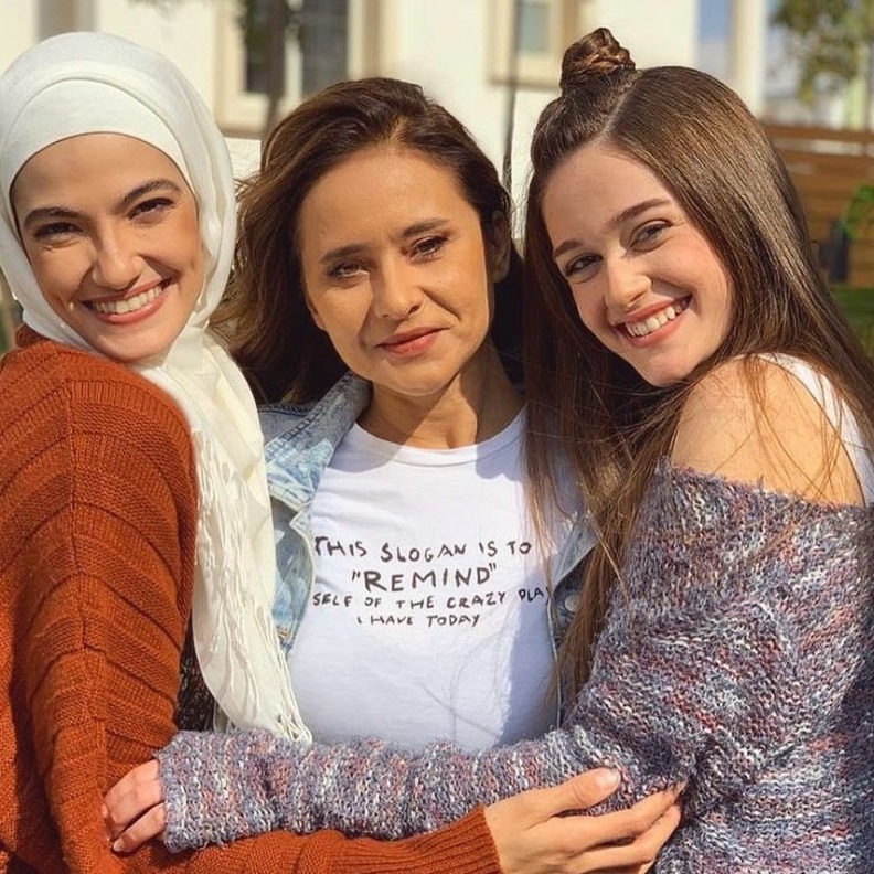 نيللي كريم وتارا عماد