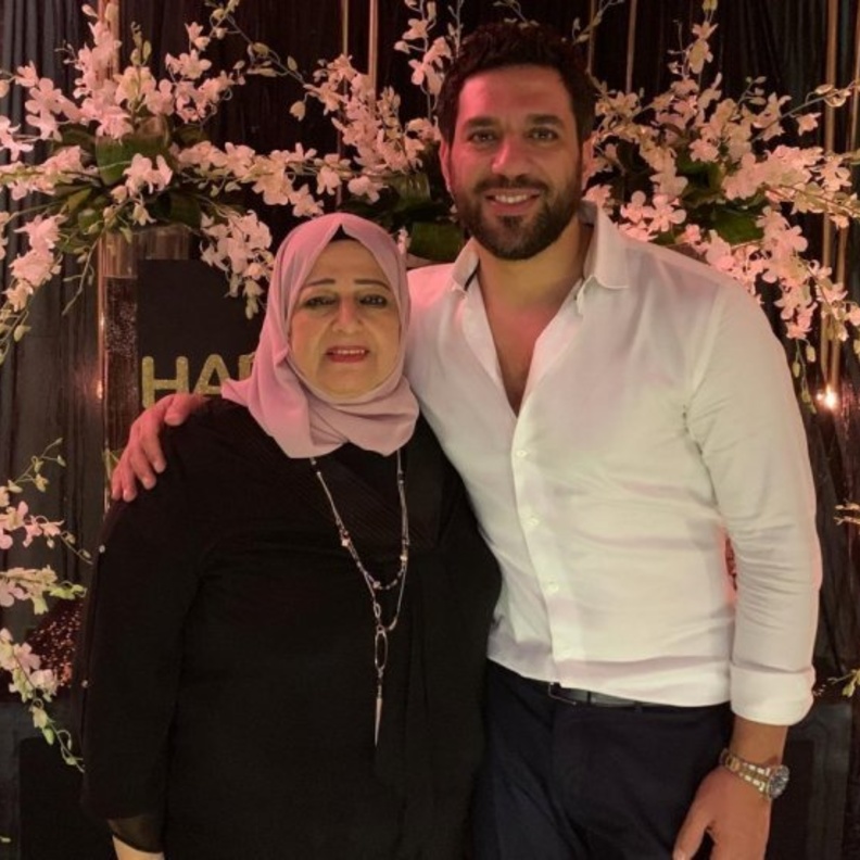 حسن الرداد ووالدته